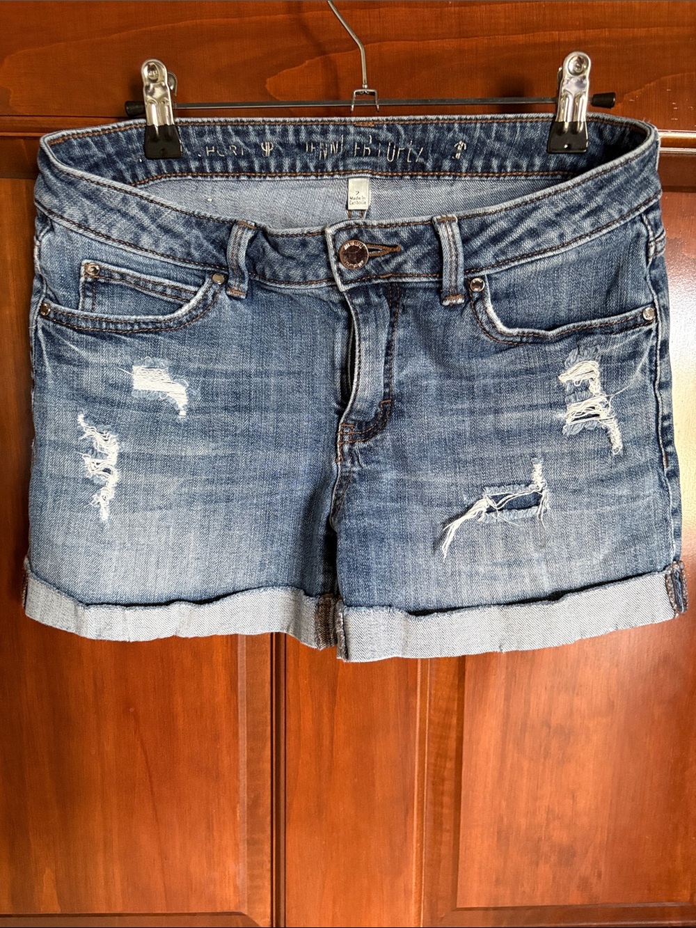 Mid-Rise Light Wash Distressed Cuffed Jean Shorts, Jennifer Lopez Women's Size 2